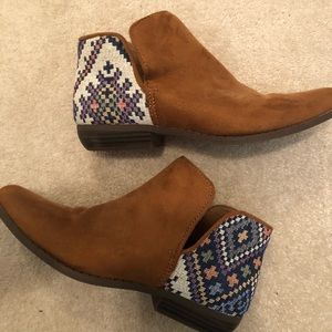 COPY - Aztec Print Detail Ankle Booties